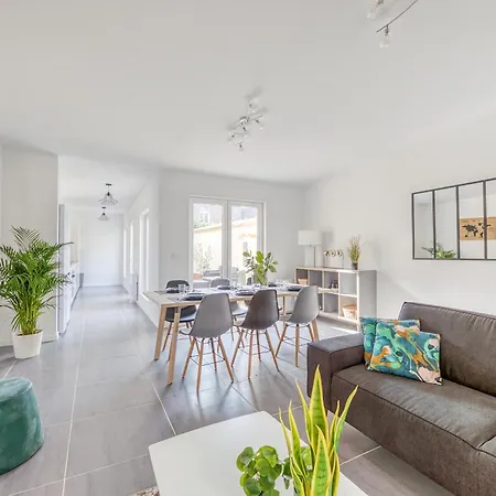 Spacieuse 6 Ch/12 Personnes/ 6 Sdb Wc Privee *